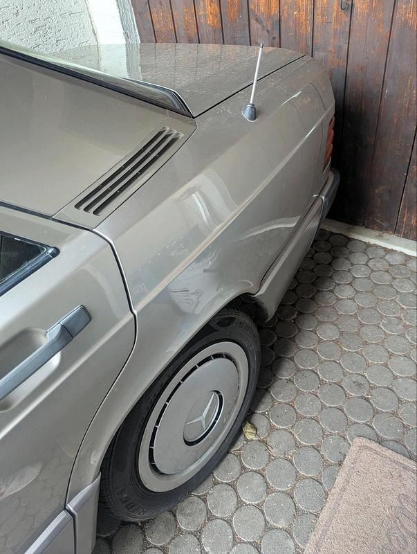 Gebraucht Mercedes 190 72 PS (52 kW) 1989 Beige Limousine