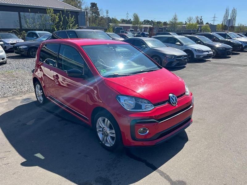 Second-hand VW up! Beats 90 CP (66 kW) 2017 Roșu Hatchback