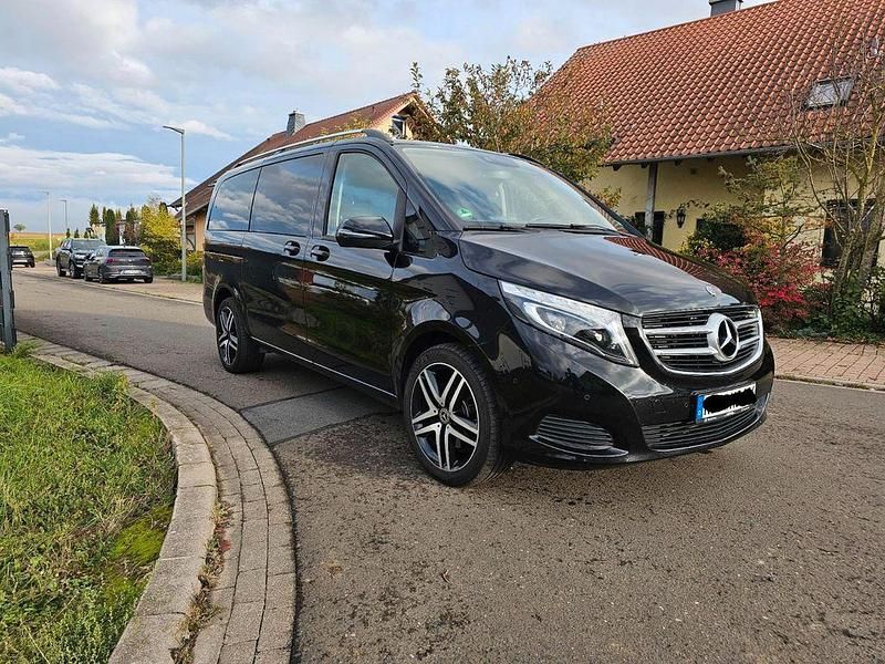 Schwarz Gebraucht 2018 Mercedes V250 Avantgarde Van / Kleinbus | 35.400 € (Guter Preis) - Bild 1/4