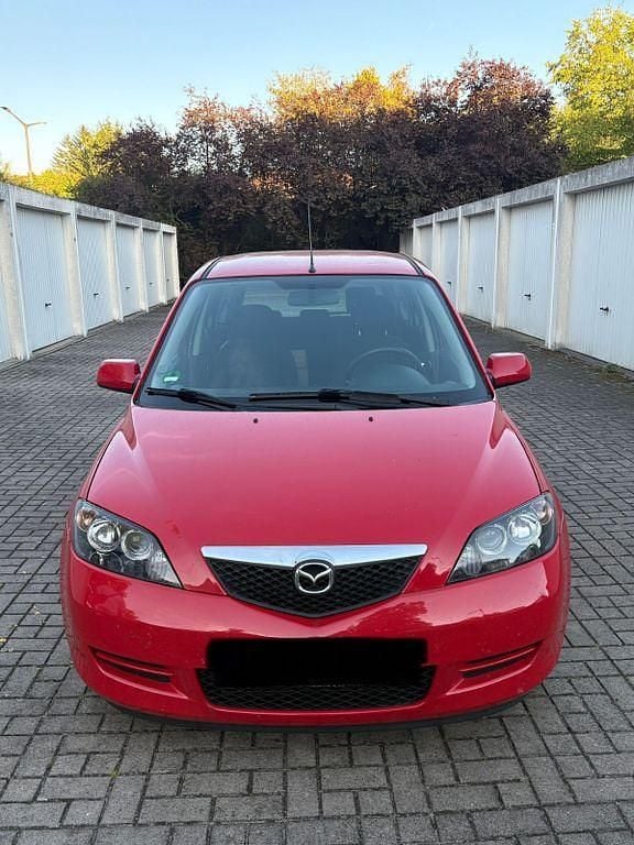 Rot Gebraucht 2005 Mazda 2 Active Limousine | 2.899 € (Fairer Preis) - Bild 1/4