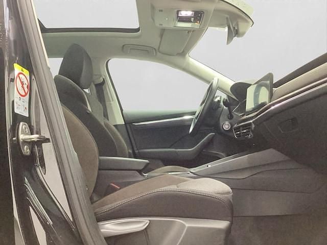 Gebraucht Skoda Octavia 190 PS (139 kW) 2023 Blackmagic perleffekt Kombi