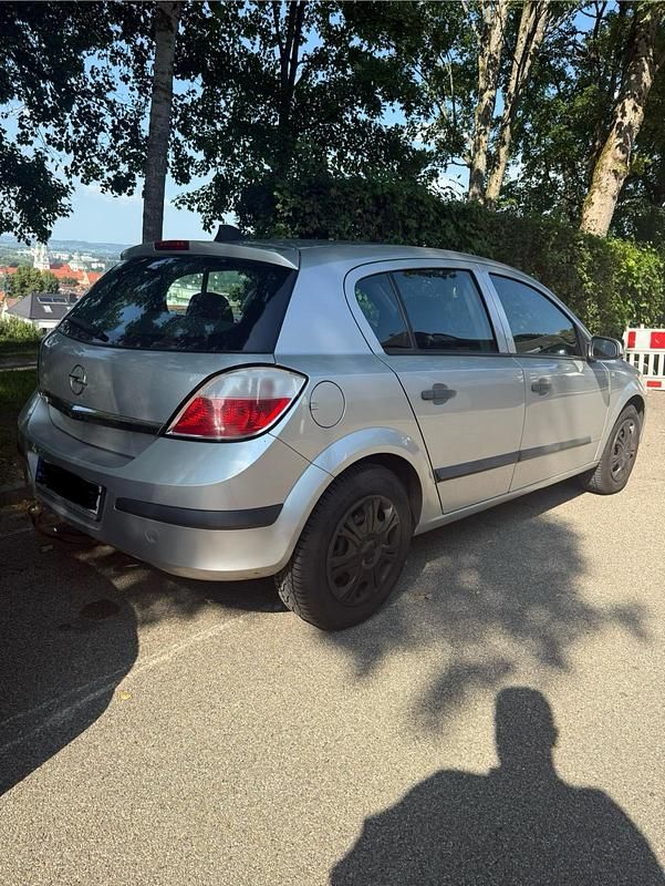 Silber Gebraucht 2005 Opel Astra Kleinwagen | 1.350 € (Guter Preis) - Bild 1/4
