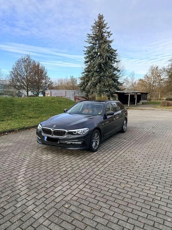 Grau Gebraucht 2018 BMW 520 Kombi | 15.200 € (Guter Preis) - Bild 1/4