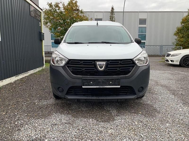Weiß Gebraucht 2019 Dacia Dokker Express Essentiel Van | 5.999 € (Guter Preis) - Bild 1/4
