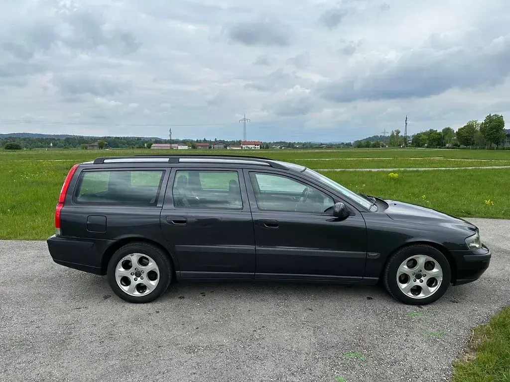 Używany Volvo V70 200 KM (147 kW) 2002 Czarny Kombi