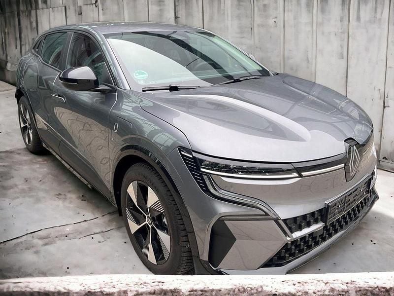 Grau Gebraucht 2022 Renault Mégane Equilibre Limousine | 19.800 € (Superpreis) - Bild 1/4