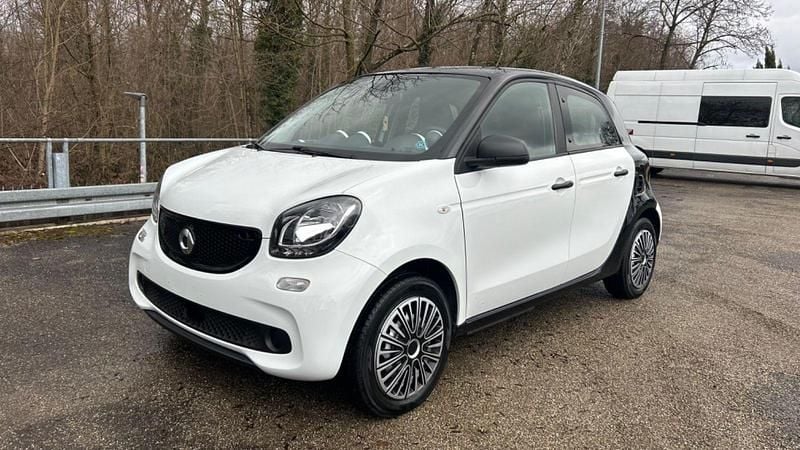 Gebraucht Smart ForFour Electric Drive 60 kW (82 PS) 2018 Weiß Limousine