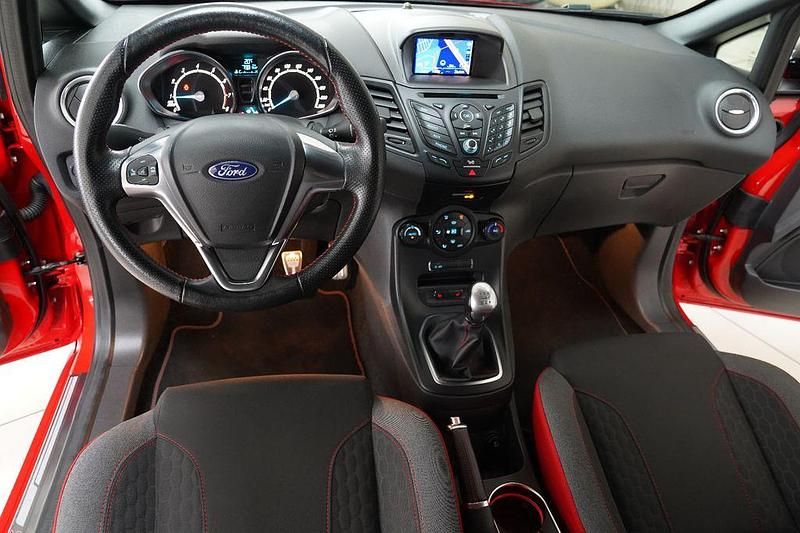 Gebraucht Ford Fiesta ST-Line 140 PS (102 kW) 2017 Rot Kleinwagen