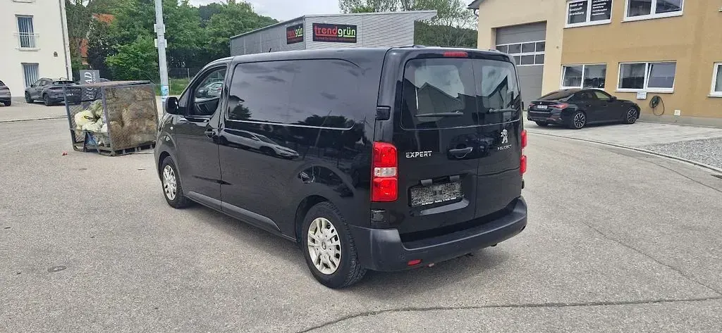Gebraucht Peugeot Expert Premium 179 PS (131 kW) 2018 Schwarz Van