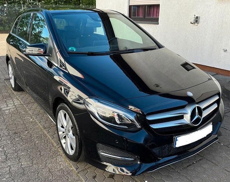 Schwarz Gebraucht 2016 Mercedes B200 Van / Kleinbus | 19.199 € (Fairer Preis) - Bild 1/4