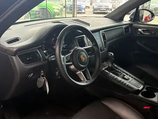Gebraucht Porsche Macan 252 PS (185 kW) 2017 Vulkangrau SUV