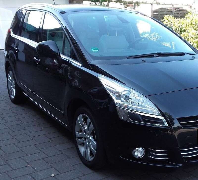 Schwarz Gebraucht 2010 Peugeot 5008 Platinum Van / Kleinbus | 3.850 € (Guter Preis) - Bild 1/4