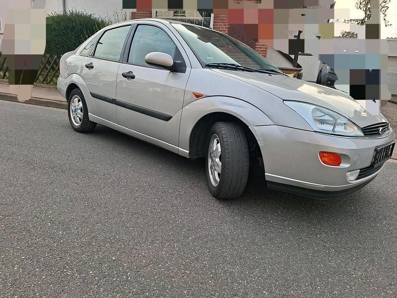 Usado Ford Focus 101 HP (74 kW) 2000 Prateado Sedan