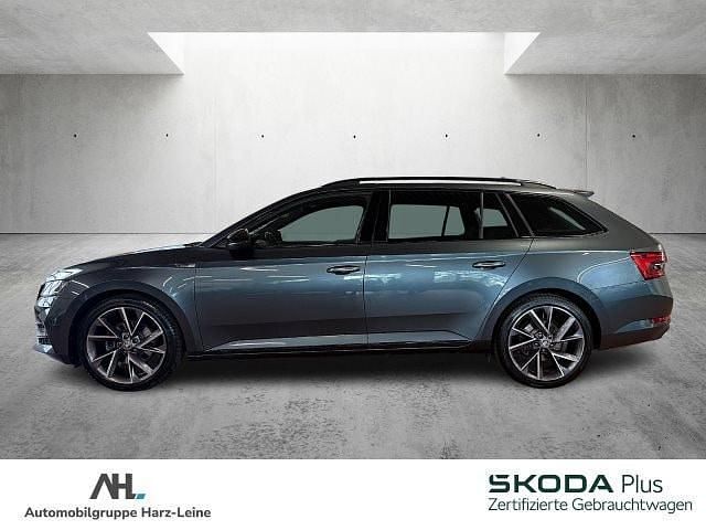 Grau Gebraucht 2022 Skoda Superb SportLine Kombi | 31.225 € (Fairer Preis) - Bild 1/2
