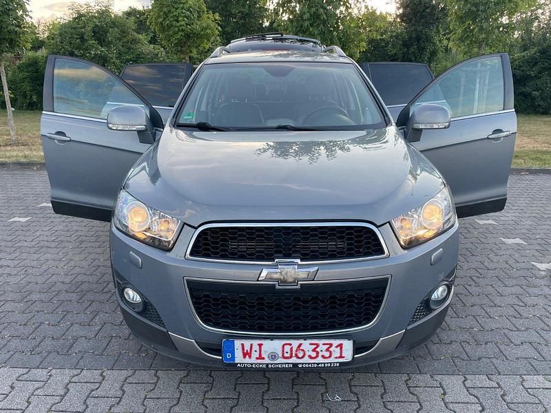 Grau Gebraucht 2012 Chevrolet Captiva SUV | 4.999 € (Superpreis) - Bild 1/4
