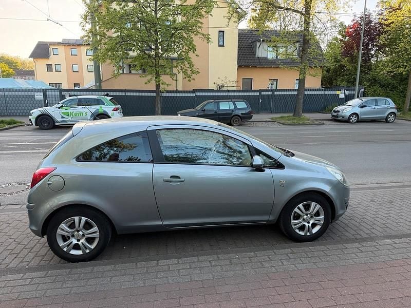 Używany Opel Corsa 101 KM (74 kW) 2010 Niebieski Hatchback