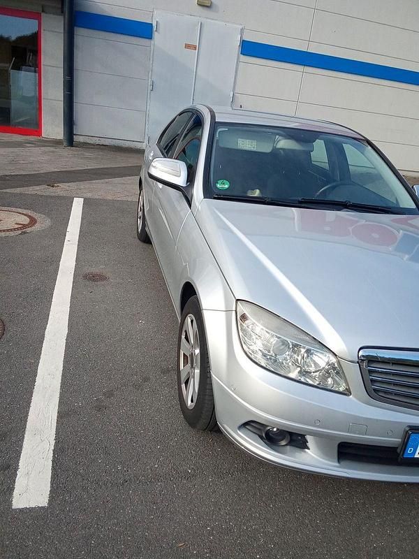 Grau Gebraucht 2007 Mercedes C200 Limousine | 4.000 € (Superpreis) - Bild 1/4