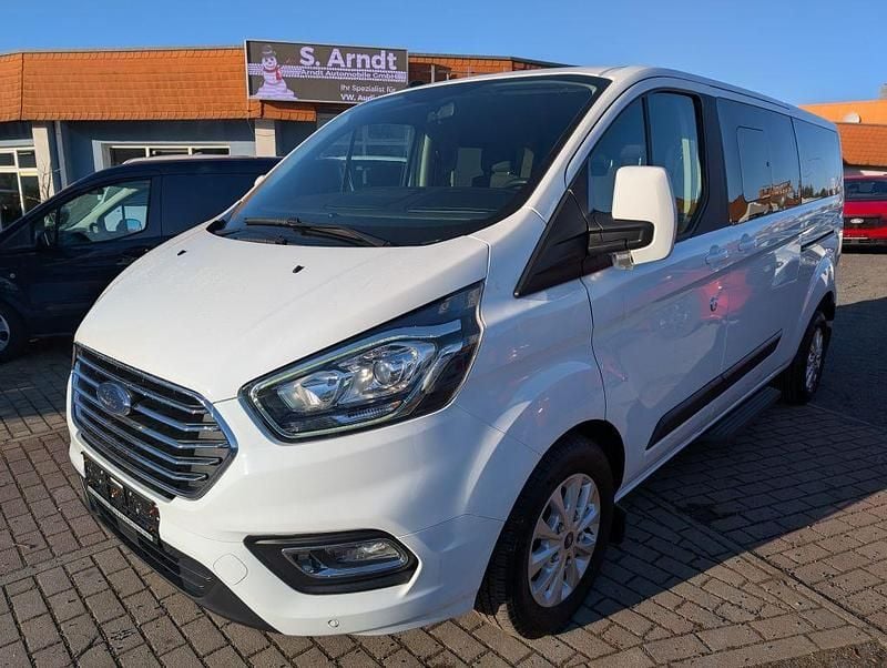 Gebraucht Ford Tourneo 131 PS (96 kW) 2020 Frostweiß Van / Kleinbus
