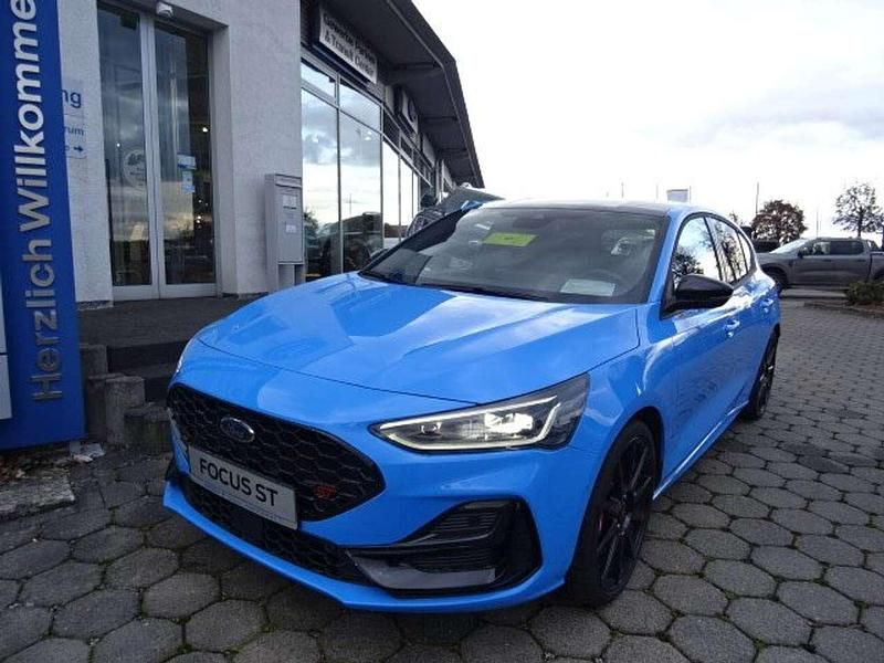 Azurablue Neu 2025 Ford Focus ST Limousine | 41.900 € - Bild 1/4