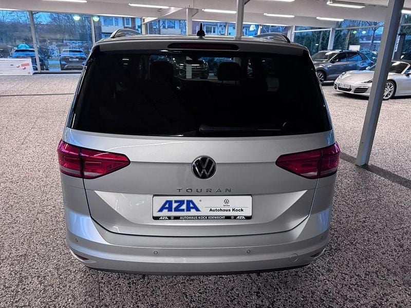 Gebraucht VW Touran Comfortline 122 PS (89 kW) 2023 Silber Van / Kleinbus