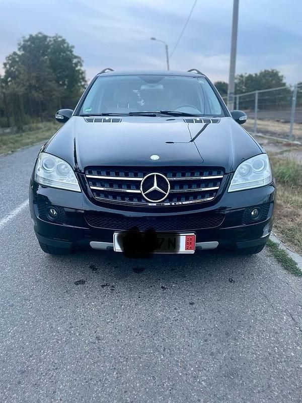 Schwarz Gebraucht 2005 Mercedes ML320 SUV | 5.000 € (Superpreis) - Bild 1/4