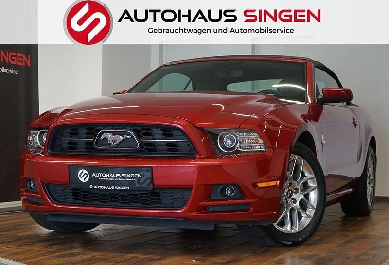 Rot (candy red) schwarz Gebraucht 2012 Ford Mustang Convertible Cabrio | 15.990 € (Fairer Preis) - Bild 1/4