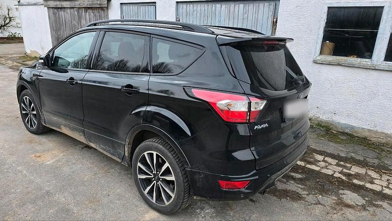 Gebraucht Ford Kuga 180 PS (132 kW) 2019 Schwarz SUV