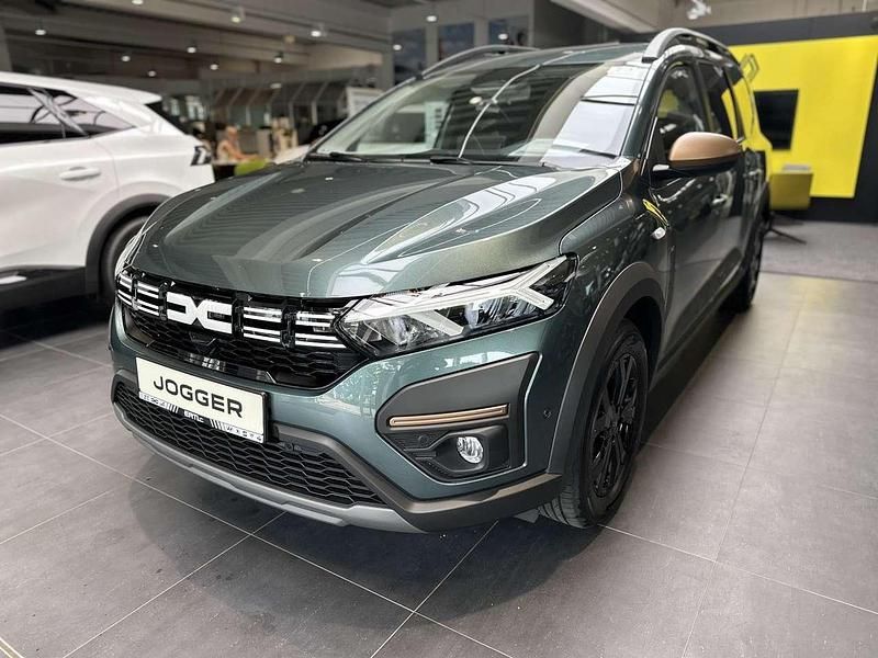 Zedergrün Gebraucht 2025 Dacia Jogger Extreme Van / Kleinbus | 23.280 € (Etwas zu teuer) - Bild 1/4