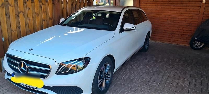 Weiß Gebraucht 2019 Mercedes E200 Kombi | 24.500 € (Fairer Preis) - Bild 1/4