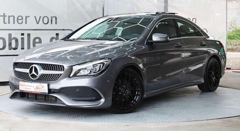 Mountaingrau Gebraucht 2017 Mercedes CLA180 AMG line Limousine | 17.750 € (Fairer Preis) - Bild 1/3