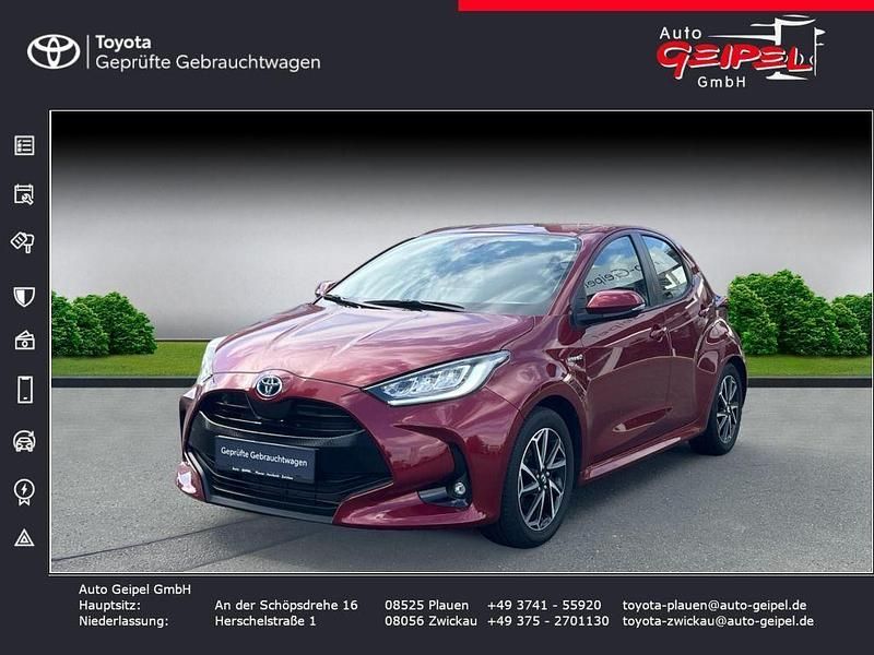 Rot Gebraucht 2021 Toyota Yaris Hybrid Team Limousine | 17.285 € (Fairer Preis) - Bild 1/4