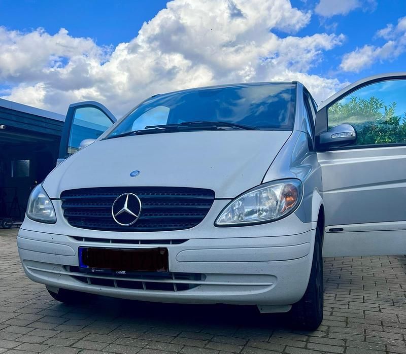 Silber Gebraucht 2009 Mercedes Viano Van / Kleinbus | 8.400 € (Superpreis) - Bild 1/4