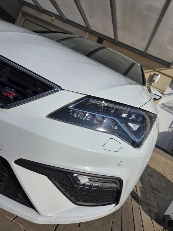 Weiß Gebraucht 2019 Seat Leon ST FR Kombi | 25.990 € (Teuer) - Bild 1/4