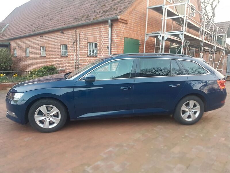 Blau Gebraucht 2017 Skoda Superb Ambition Kombi | 10.500 € (Etwas zu teuer) - Bild 1/4
