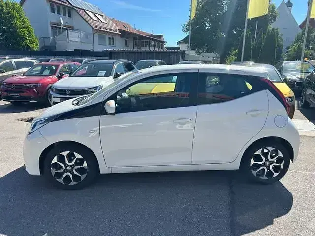 Gebraucht Toyota Aygo X-play 72 PS (52 kW) 2019 Weiß Kleinwagen