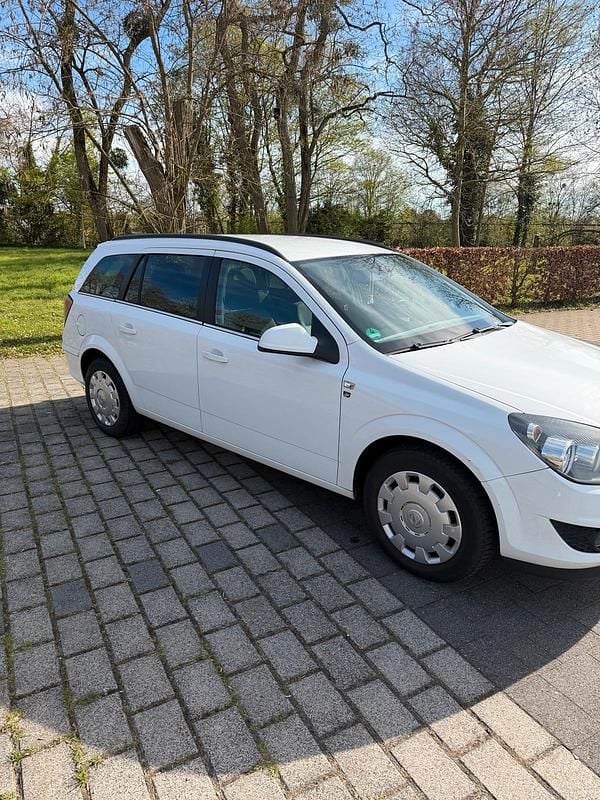 Gebraucht Opel Astra 110 PS (80 kW) 2010 Weiß Kombi