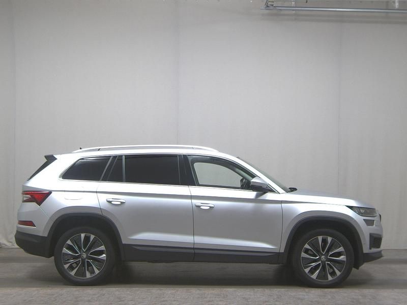 Grau Gebraucht 2022 Skoda Kodiaq Tour SUV | 25.980 € (Superpreis) - Bild 1/4