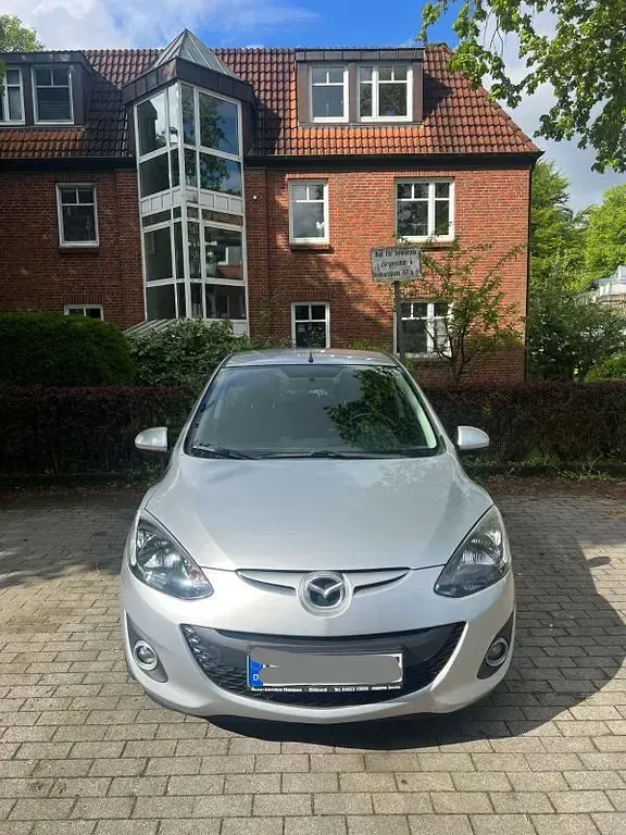 Gebraucht Mazda 2 Center-Line 84 PS (61 kW) 2011 Silber Kleinwagen