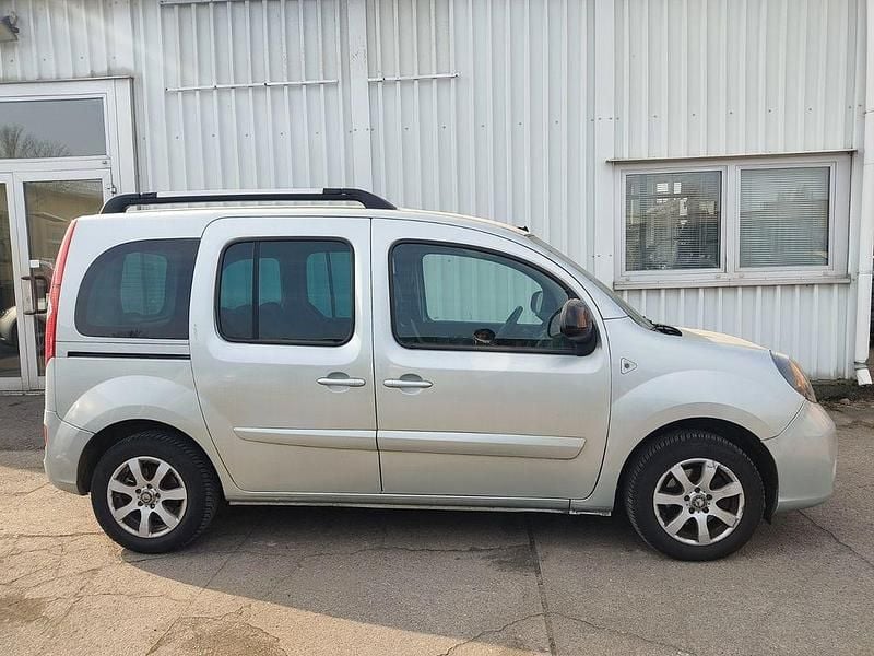 Gebraucht Renault Kangoo Luxe 109 PS (80 kW) 2013 Silber Van / Kleinbus