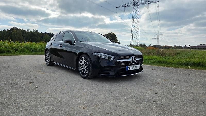 Gebraucht Mercedes A200 AMG line 163 PS (119 kW) 2022 Schwarz Limousine