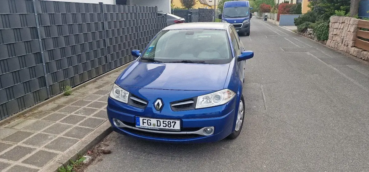 Gebraucht Renault Mégane 111 PS (81 kW) 2008 Blau Limousine