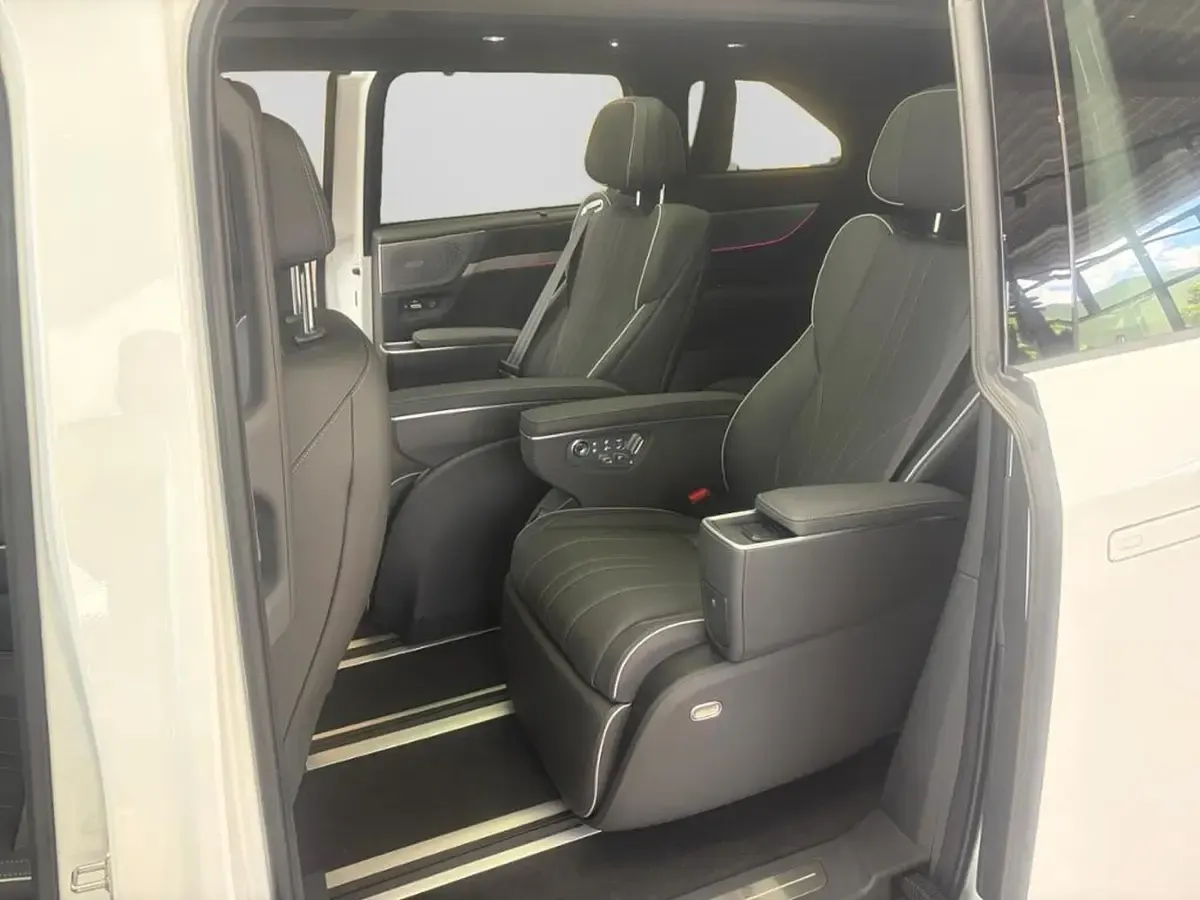 Gebraucht XPENG X9 RWD Long Range 172 kW (235 PS) 2026 Weiß arctic white Van / Kleinbus