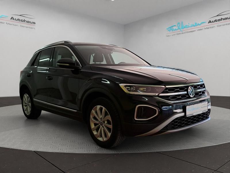 Gebraucht VW T-Roc Style 110 PS (80 kW) 2022 Deep black perleffekt (schwarz), perleffekt SUV