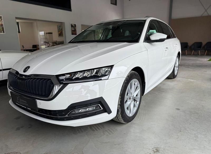 Weiß Gebraucht 2022 Skoda Octavia Style Kombi | 17.950 € (Fairer Preis) - Bild 1/4