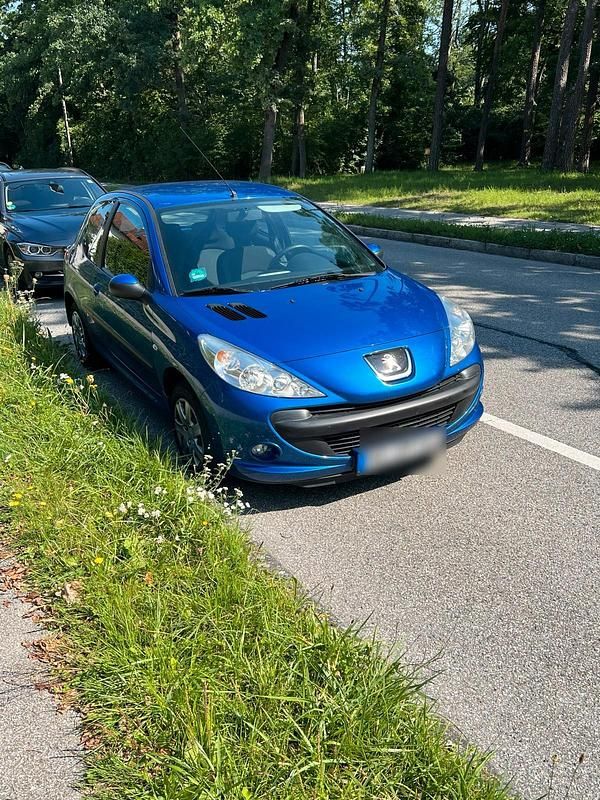 Blau Gebraucht 2011 Peugeot 206+ Kleinwagen | 1.790 € (Guter Preis) - Bild 1/4