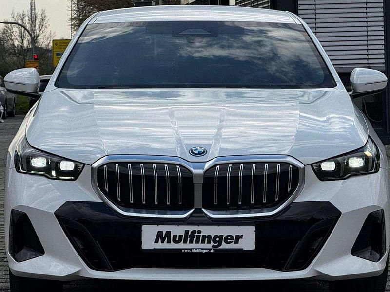 Neu BMW 530e M Sport 190 PS (139 kW) 2026 Alpinweiss Limousine