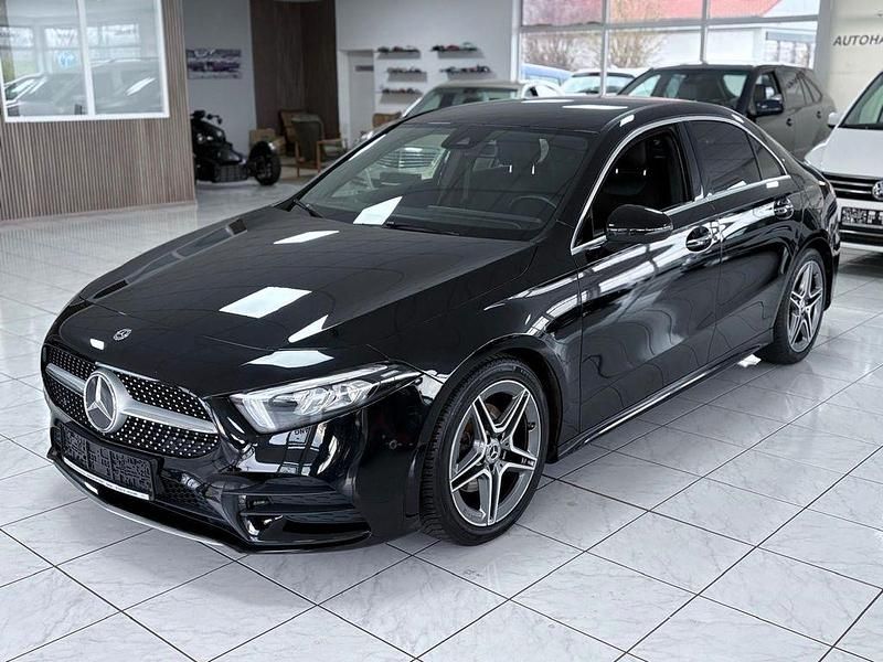 Gebraucht Mercedes A180 Sport 116 PS (85 kW) 2019 Schwarz Limousine