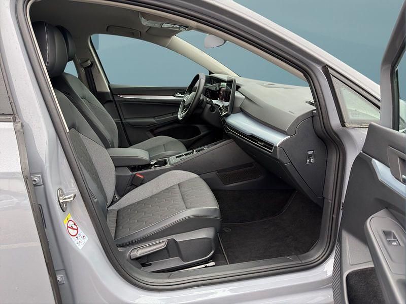 Gebraucht VW Golf VIII 150 PS (110 kW) 2025 Grau Kleinwagen