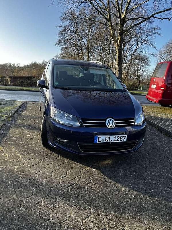Blau Gebraucht 2018 VW Sharan Join Van / Kleinbus | 22.550 € (Fairer Preis) - Bild 1/4