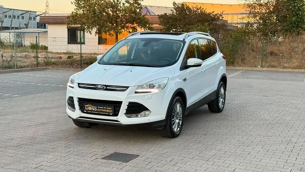 Gebraucht Ford Kuga Titanium 182 PS (133 kW) 2013 Weiß SUV